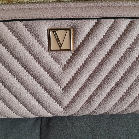 Victoria's Secret Quilted Blush Wallet EUC - Picture 2 of 7